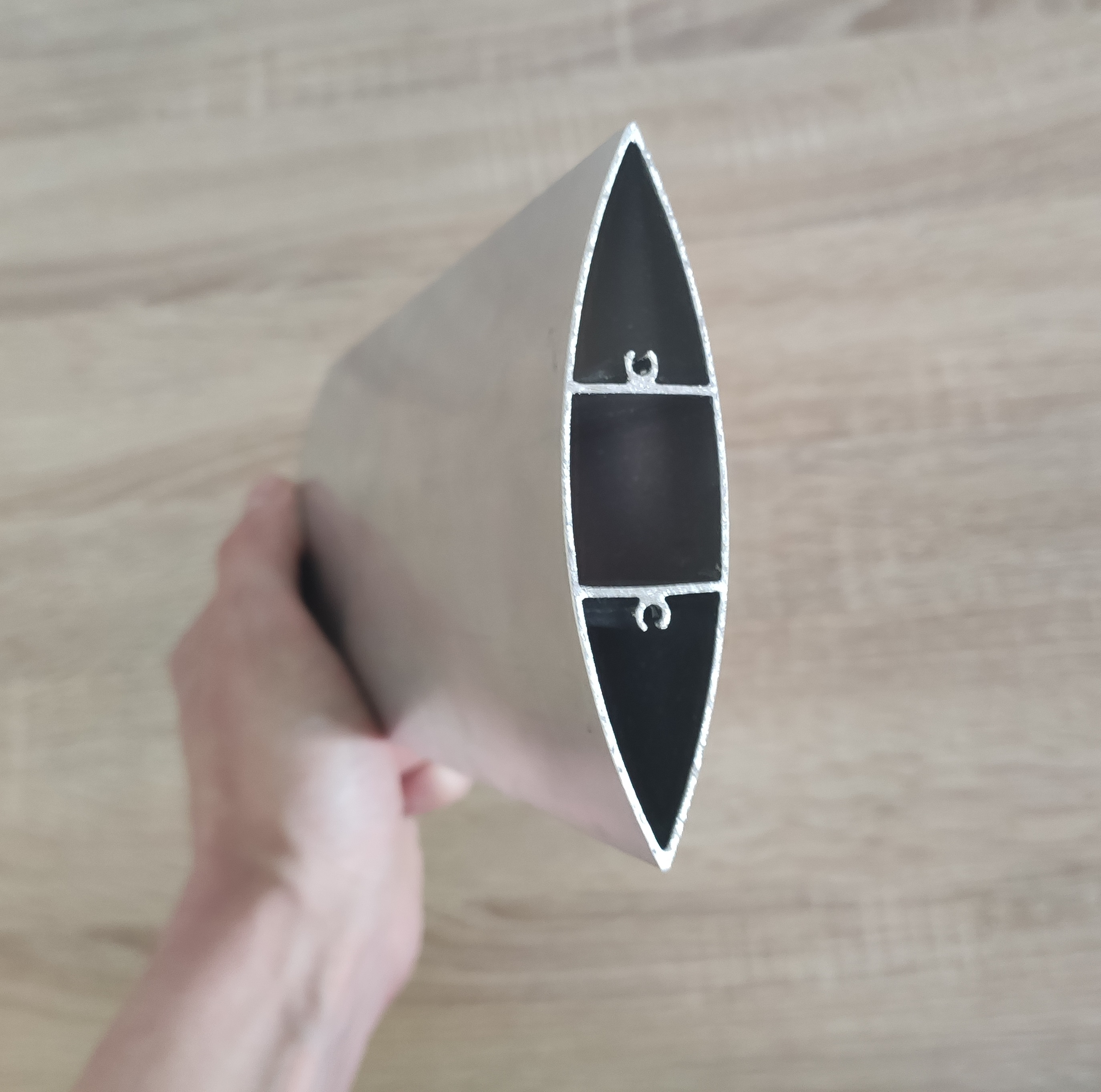 Aluminiumlamell, droppformad