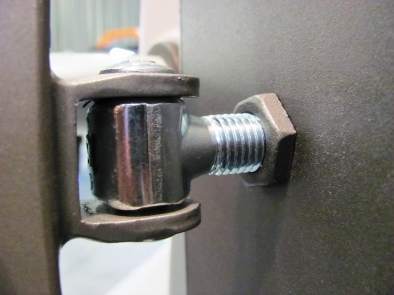 Montering av gångjärn p376